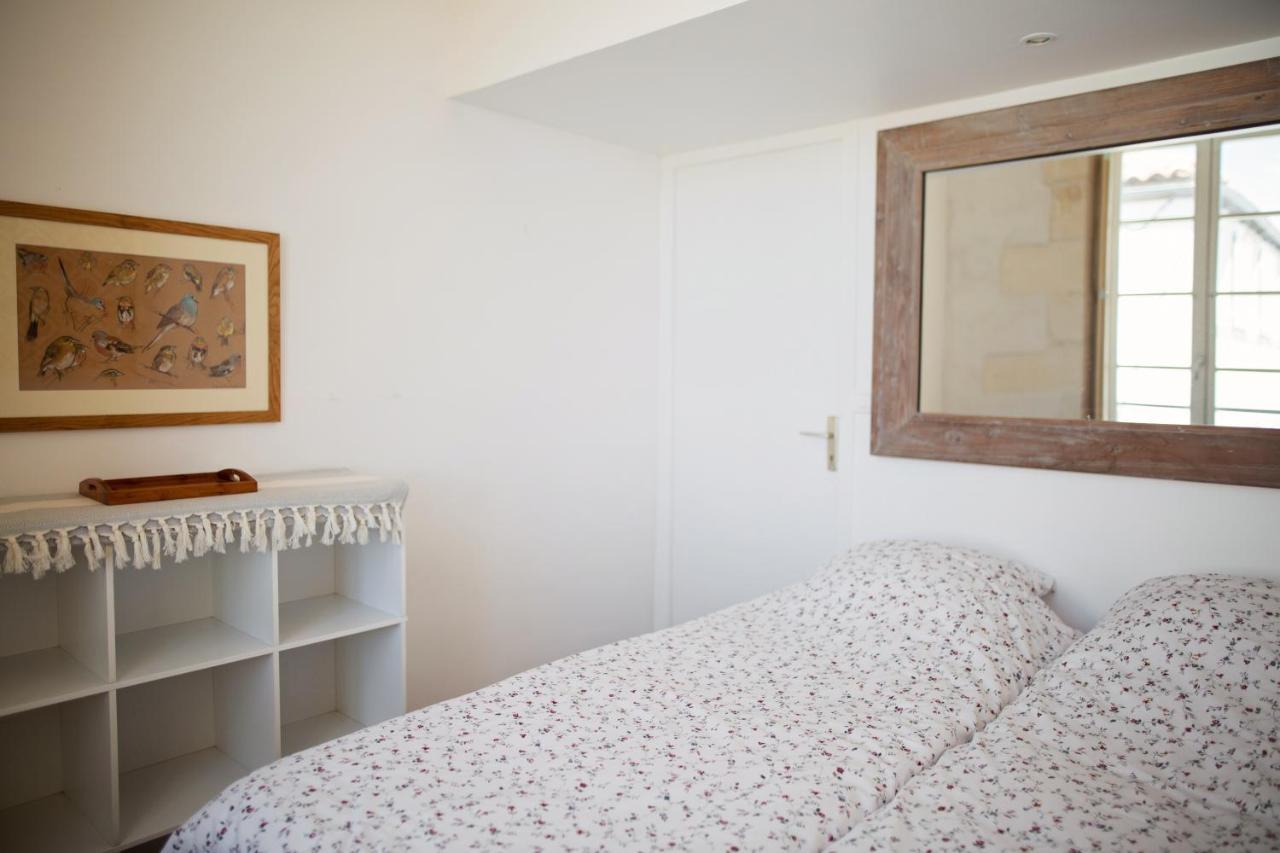 Апартаменти XVIII Century Gem With Magnificent Views Of The Harbour With A Private Garage Сен-Мартен-де-Ре Екстер'єр фото
